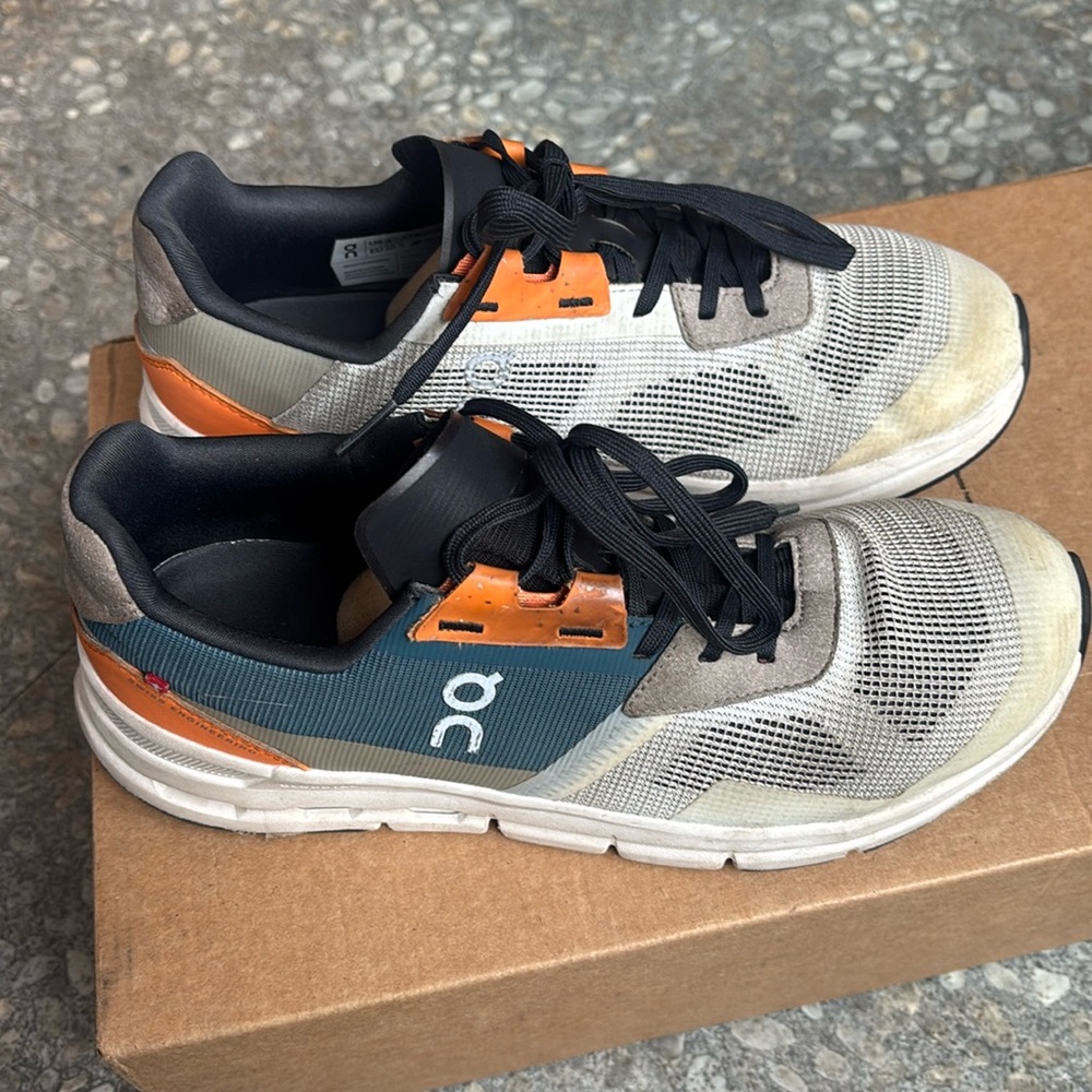 On Cloudrift sneaker women’s size 7.5 US